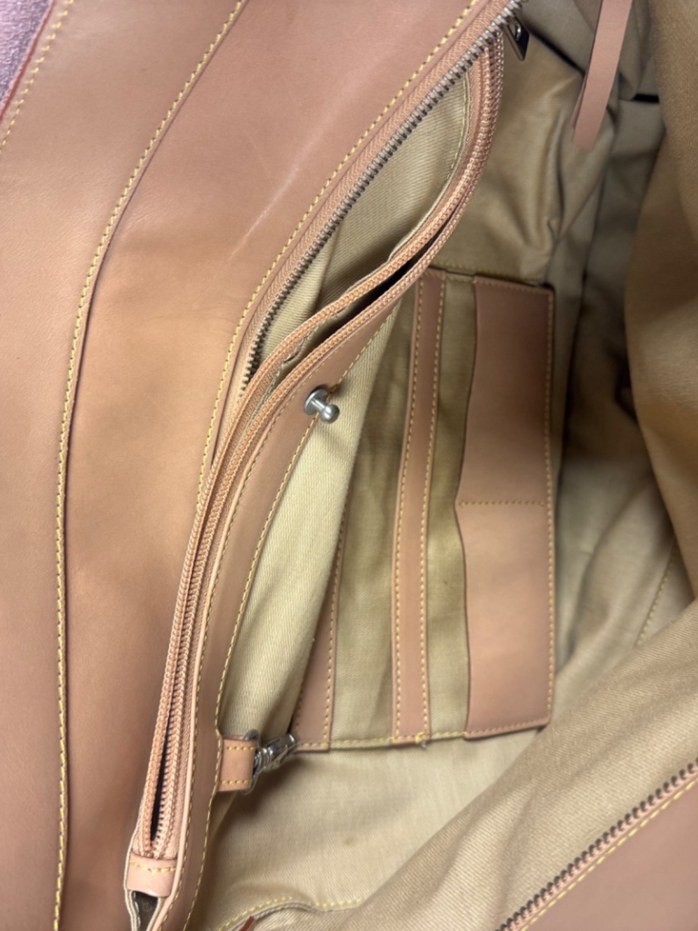 Ghurka Suede Leather Shoulder Bag in Dusty Rose with Pouch - Picture 5 of 6